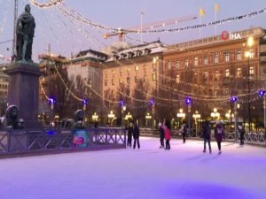 Yazın Süs Havuzu, Kışın Buz Pateni Pisti