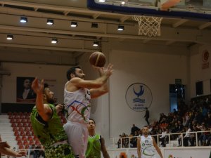 Petkim Spor, Manisa Büyükşehir Belediye’yi 79-75 Mağlup Etti