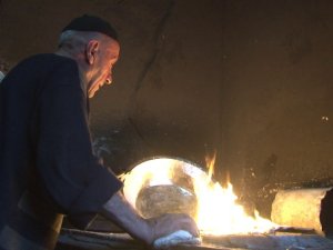 Kalaycı Fahrettin Usta 60 Yıldır Bakırı Sevgiyle Parlatıyor