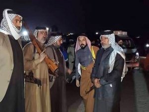 Irak’ın Zikar Kentinde Aşiretler Kontrol Noktası Kurdu