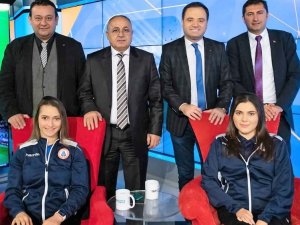 Paralimpik Milli Yüzücü İldem: "Suda Kendimi Özgür Hissediyorum"