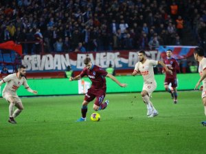 İlk Yarı Sessiz Bitti