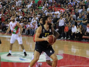 Pınar Karşıyaka, Fenerbahçe Beko’yu 68-57 Mağlup Etti