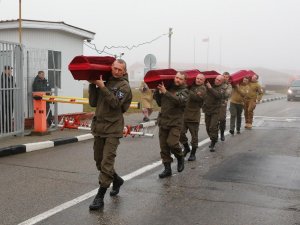 Ukrayna, 7 Kızıl Ordu Askerinin Naaşını Rusya’ya Teslim Etti