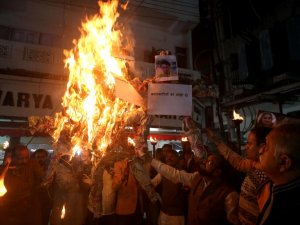 Hindistan’da Toplu Tecavüz Skandalında Halk Sokaklara Döküldü