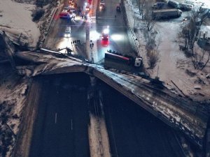 Rusya’da Otoyol Köprüsü Çöktü