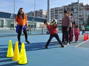 Özel Bireyler Beşirli Spor Kompleksinde Doyasıya Bir Gün Geçirdiler