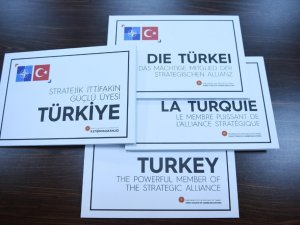 Dörtlü Zirve’de Liderlere "Stratejik İttifakın Güçlü Üyesi Türkiye" Kitabı