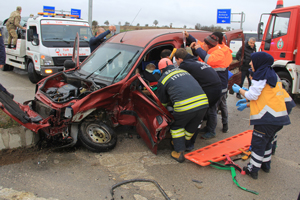 Samsun'da otomobil ile hafif ticari araç çarpıştı 1 ölü, 7 yaralı