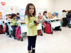 Sınıf Başkanlığı Seçimi İçin Broşür Bastırıp Oy İstedi