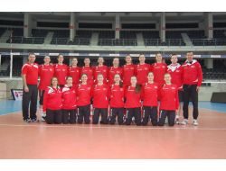Genç Voleybolcular Kampa Girdi