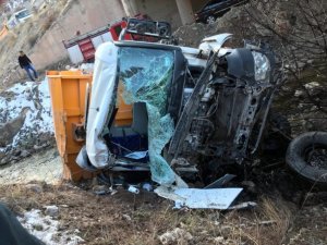 Hafriyat Kamyonu Köprüden Düştü: 1 Ölü