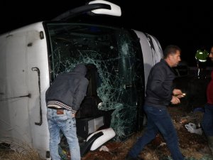 Erzincan’da Yolcu Otobüsü Şarampole Uçtu: 20 Yaralı