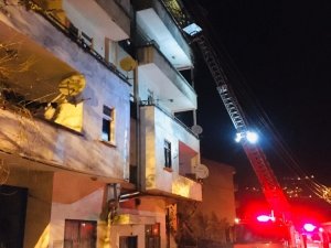 Artvin’de 3 Katlı Binada Çatı Yangını