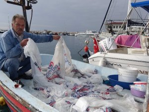 Ağlarına Balık Yerine Naylon Poşet Takıldı