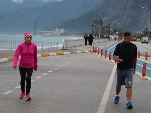 Kırmızı Uyarının Yapıldığı Antalya Güne Sakin Başladı