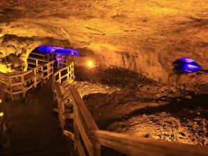 Paleozoik Döneme Ait Sulu Mağara Turistleri Ağırlıyor