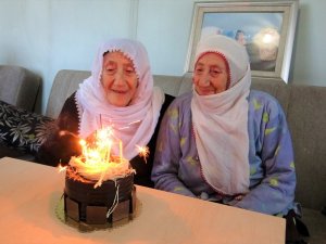 Kardeşleri Ölünce İkiz Kalan Nineler 89 Yaşında