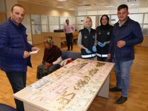 Dilencinin Üzerinden 4 Bin 850 Lira Para Çıktı