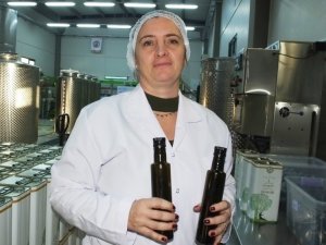 Kadın Öğretmen Fabrikatör Oldu, Ödüllü Zeytin Yağları Üretti