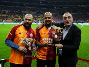 Felipe Melo Ve Tomas Ujfalusi’ye Plaket