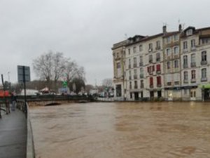 Fransa’da Sel Felaketi: 2 Ölü, 5 Yaralı
