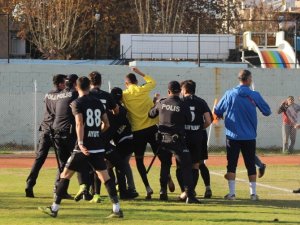 Amatör Maçta 9 Kırmızı Çıktı, Maç Yarıda Kaldı