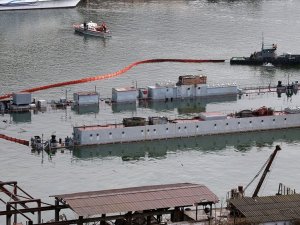 Su Almaya Başlayan Rus Denizaltısı Kontrollü Batırılıyor