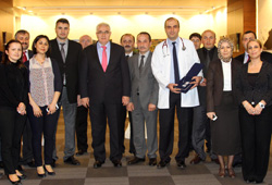 Vali Çakır'dan, Yılın Doktoru Bozok'a Ödül