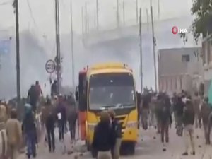 Hindistan’da Polis Ve Göstericiler Arasında Arbede