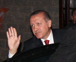 Erdoğan Güneysu'da Konuştu: Burada Ak Parti'den Başkasına Oy Çıkmamalı