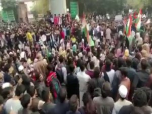 Hindistan’da Vatandaşlık Yasası Protestoları Devam Ediyor