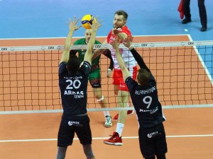 Avrupa Erkekler Cev Kupası: Arkas: 3 - Dinamo Bükreş: 1