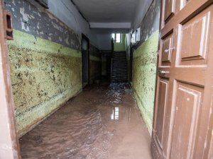 İspanya Ve Portekiz Sele Teslim: 4 Ölü