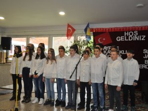 Boşnak Öğrenciden Duygulandıran İstiklal Marşı Okuması