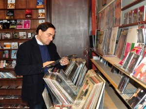 Beyoğlu’nun Tarihe Tanıklık Eden Plakçısı Kapanıyor