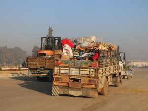 Suriye’de Göç Yolundaki Ailelere Yardım Paketi
