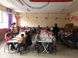 Öğrencileri Yemek Değil, Köyün İçme Suyu Zehirlemiş