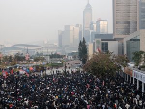 Hong Kong’da Uygur Türklerine Destek Gösterisine Polis Müdahalesi
