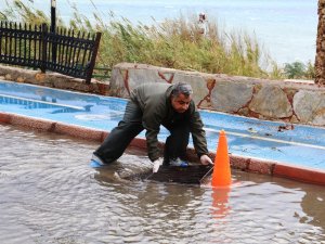 Antalya’da Fırtına Hayatı Olumsuz Yönde Etkiledi