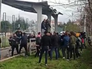 Amatör Maçta Tribün Karıştı