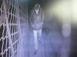 Muhtarı Vuran Şahsı Güvenlik Kamerası Görüntüledi