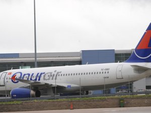 Almanya’da Yolcu Uçağı Pistten Çıktı