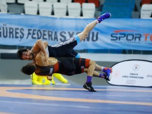 Türkiye Grekoromen Güreş Şampiyonası Devam Ediyor