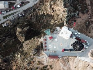 Buraya Çıkmak Yürek İstiyor