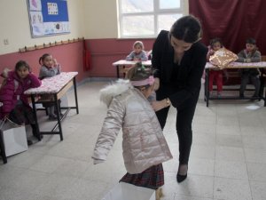 Köy Okuluna Anlamlı Yardım