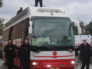 Cumhurbaşkanı Erdoğan Cuma Namazı Çıkışında Vatandaşları Selamladı