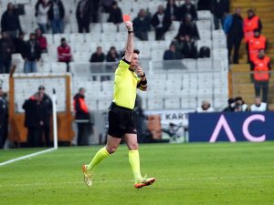 Gençlerbirliği 2. Kez İlk Yarıda 9 Kişi Kaldı