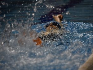 Yüzerek Ameliyattan Kurtuldular