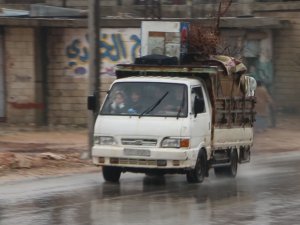 Siviller Hayatta Kalmak İçin İdlib’den Kaçmaya Devam Ediyor